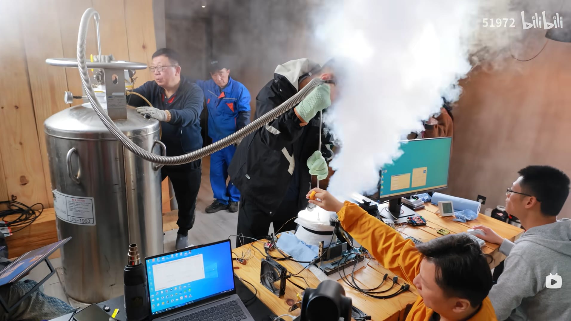 CPU-Z validation: Intel Core i9-14900KF (8 P-cores) clocked at 9206.34 MHz under liquid-helium cooling